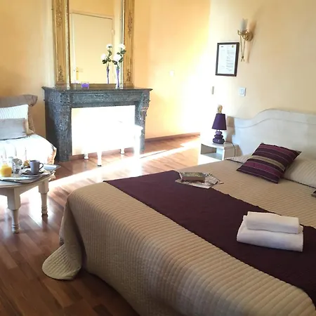 Logis Les 3b Hotel 3*