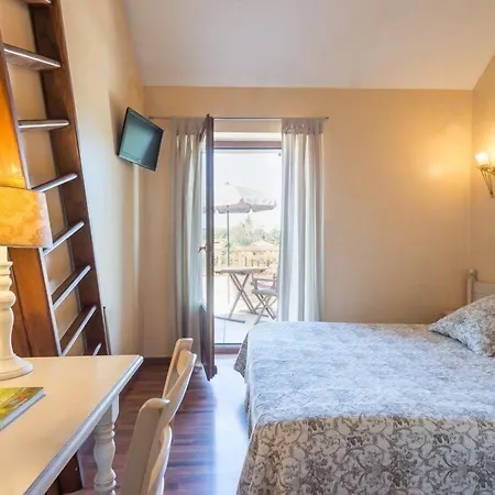 Hotel Logis Les 3b 3*