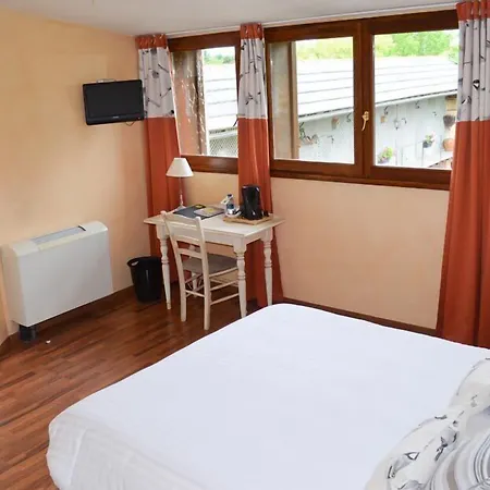 Hotel Logis Les 3b 3*