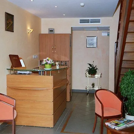 Hotel Logis Les 3b Nouilhan