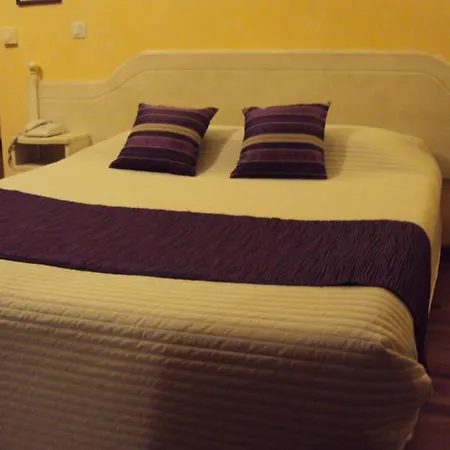 Hotel Logis Les 3b 3*