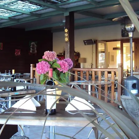 Logis Les 3b Hotel 3*