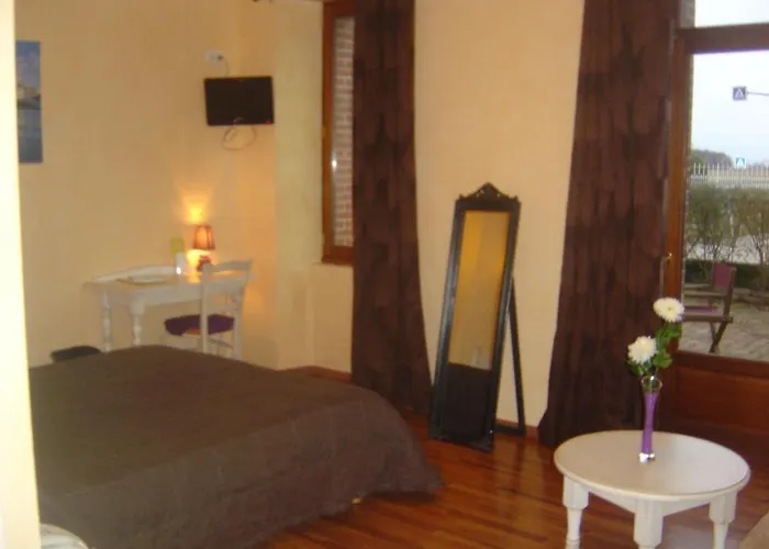 Hotel Logis Les 3b 3*