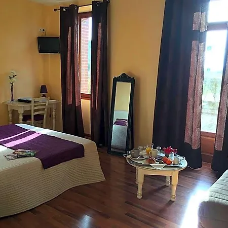 Hotel Logis Les 3b 3*