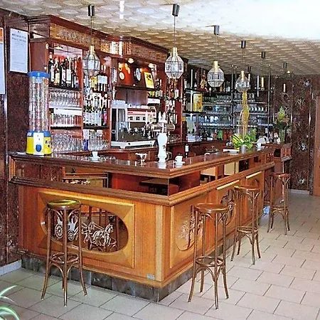 Logis Les 3b Hotel