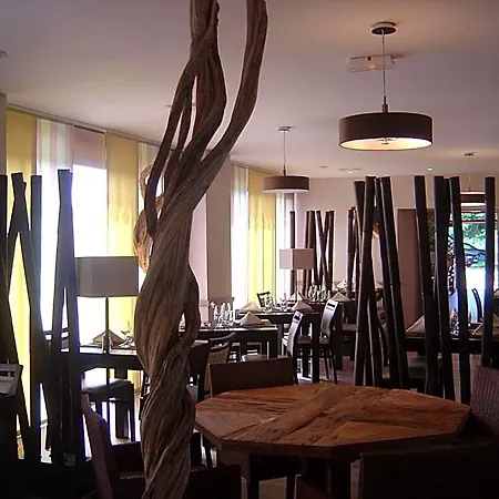 Hotel Logis Les 3b