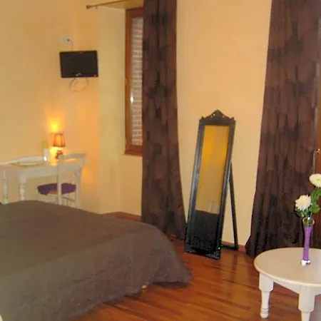 Hotel Logis Les 3b
