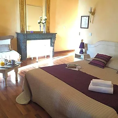 Logis Les 3b Hotel