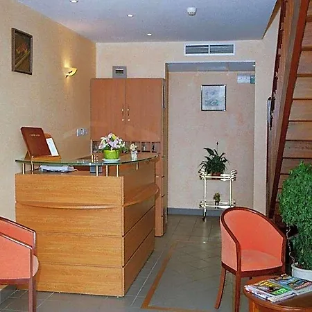 Hotel Logis Les 3b 3*