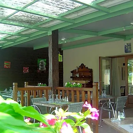 Logis Les 3b Hotel