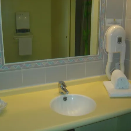Hotel Logis Les 3b 3*