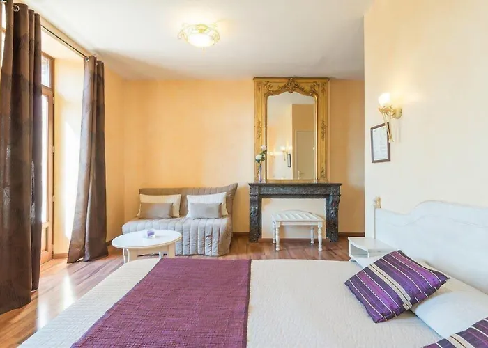 Hotel Logis Les 3b 3*